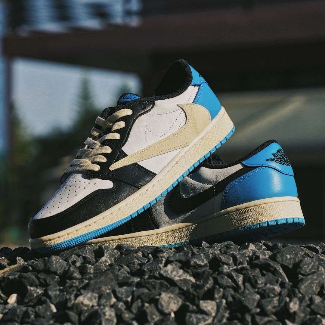 travis scott blue jordans