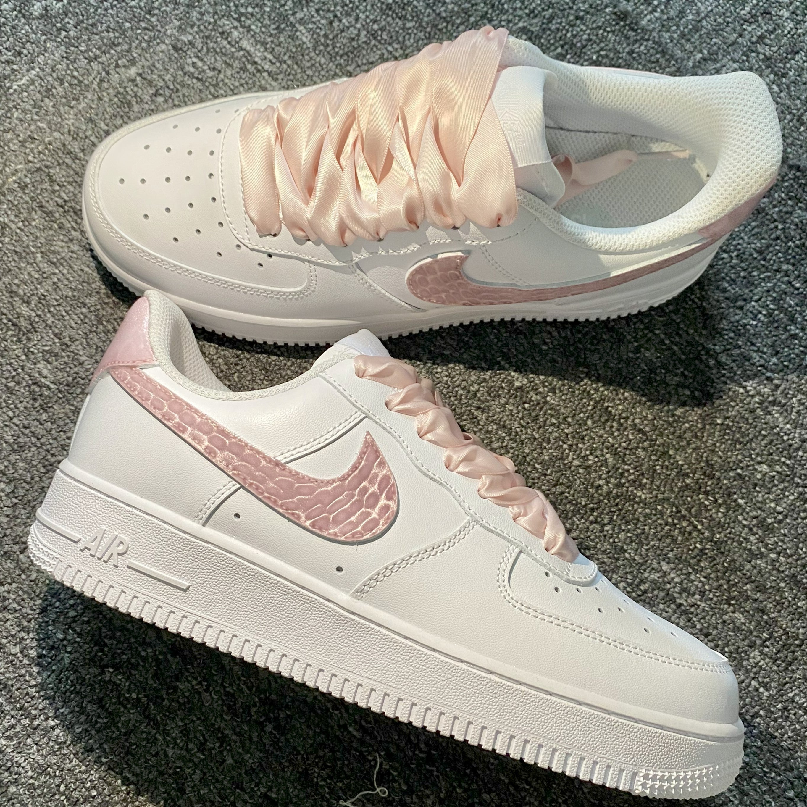 Custom Air Force 1 White With Cat's Eye Baby Pink Croc - print